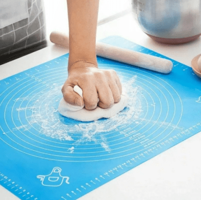 Non-stick pastry mat with measurements for kitchen use